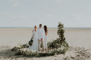 Cérémonie laïque de mariage sur la plage