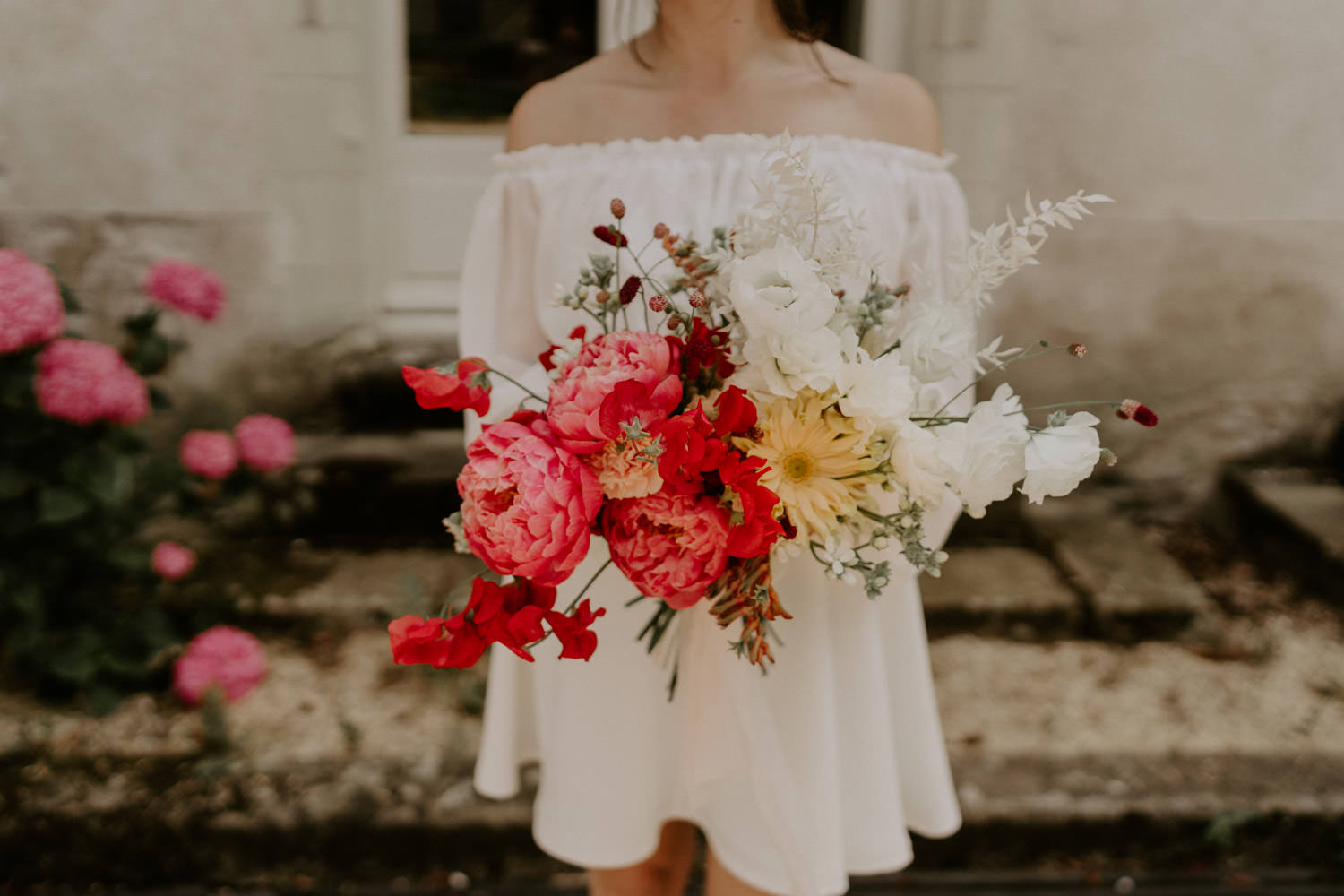 bouquet de mariee colore et robe mariage civil