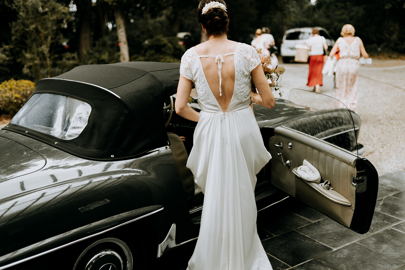 robe de mariee moderne dentelle longue pornichet