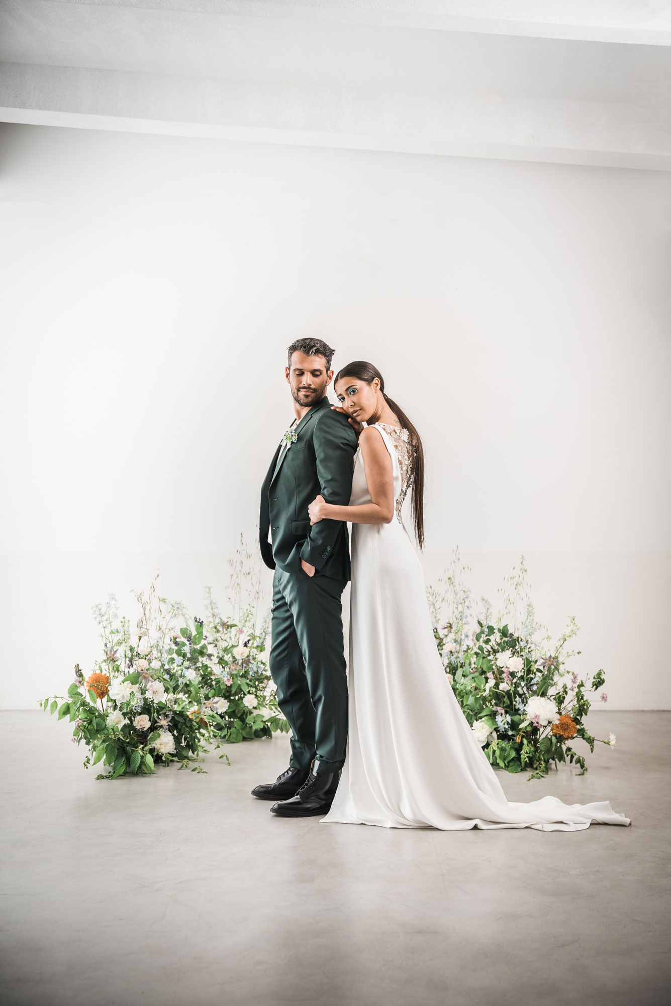 arche fleurie ceremonie sol sauvage moderne mariage