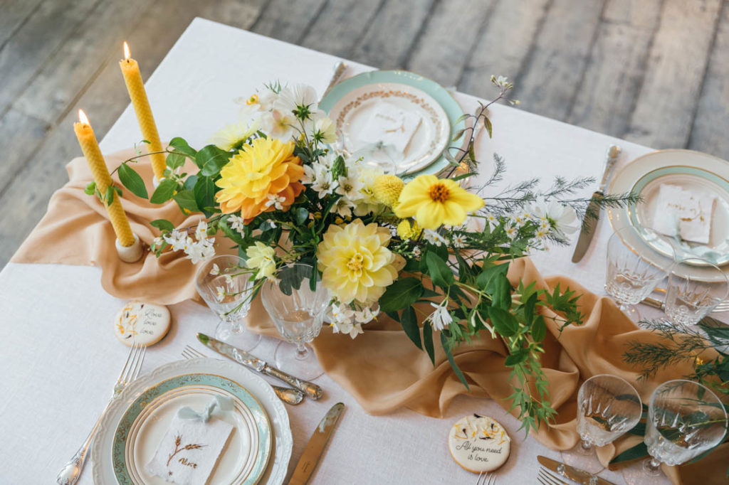 bouquet de table colore fleuriste ecoresponsable mariage bretagne
