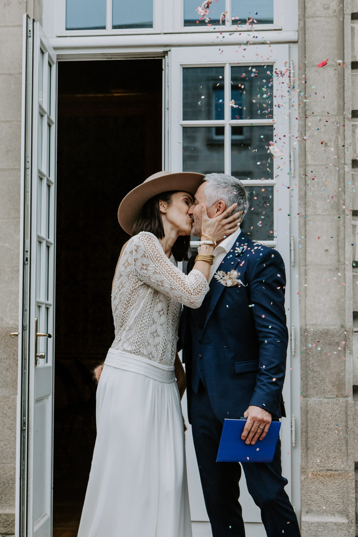 sortie de mairie nantes baiser amour