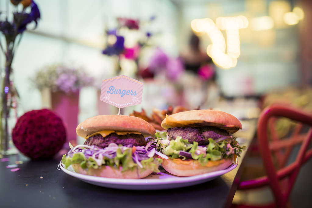 mariage a l'americaine repas hamburger