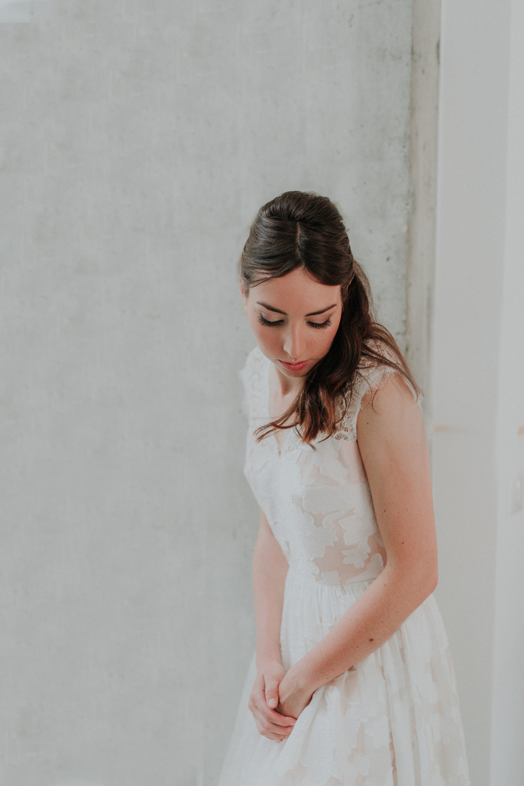 robe de mariee blanche dentelle mariage hivernal