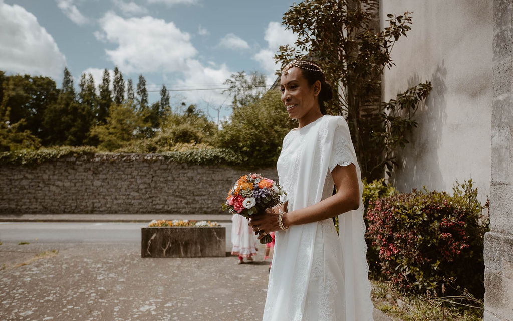 mariee robe bouquet fleurs dentelle blanche