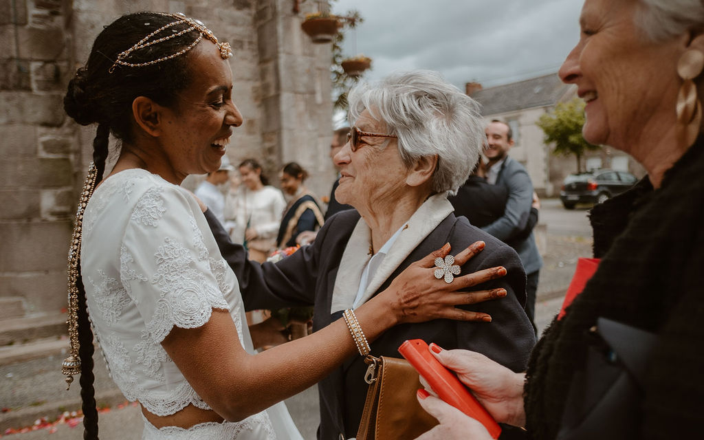 mariee famille mariage multiculturel robe de mariee