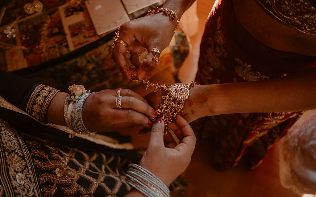 culture indienne bijoux dores mariage mixte multiculturel