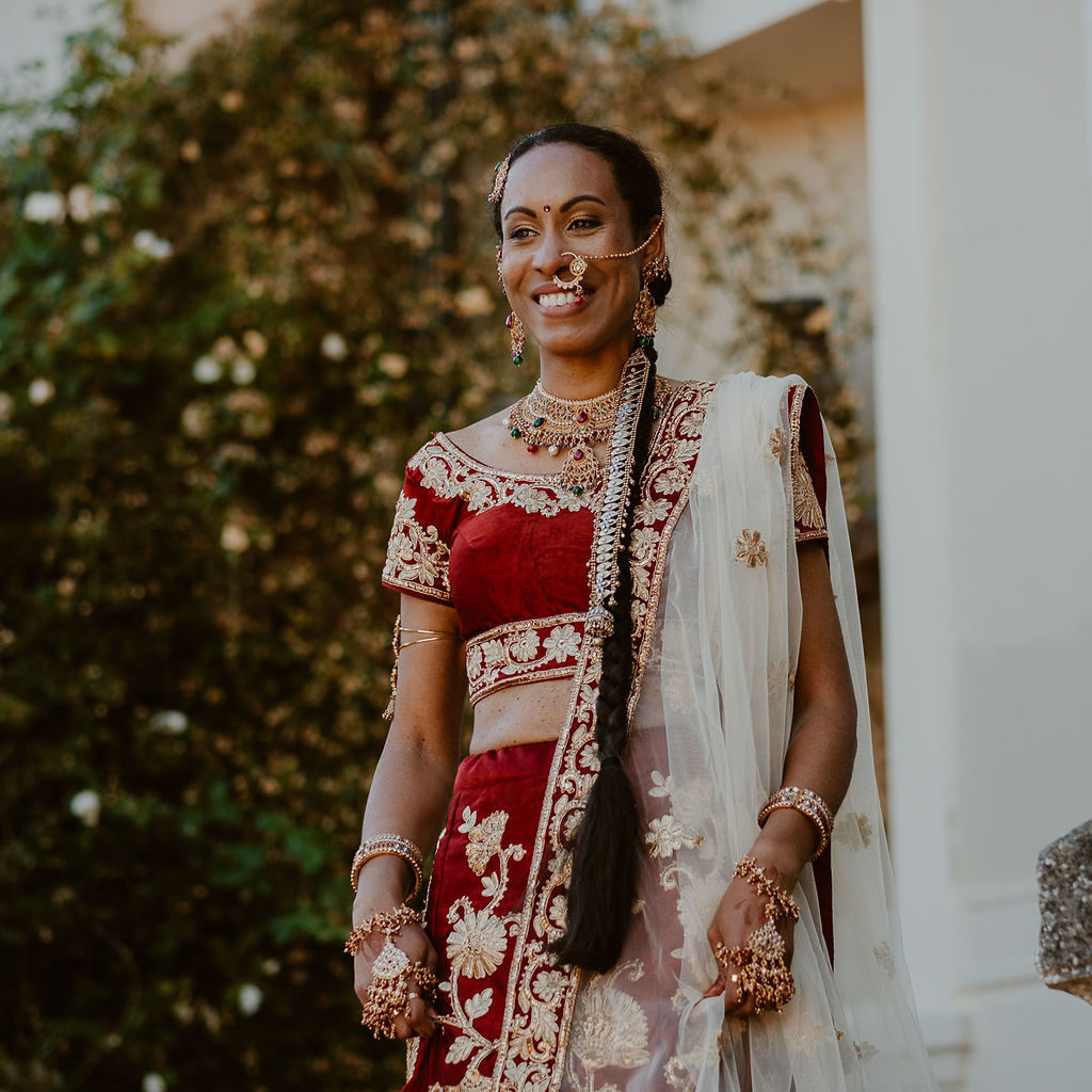 mariage multiculturel reception d emariage mariee tenue traditionelle indienne
