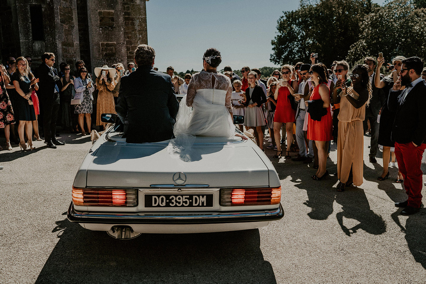 arrivee eglise voiture mariage