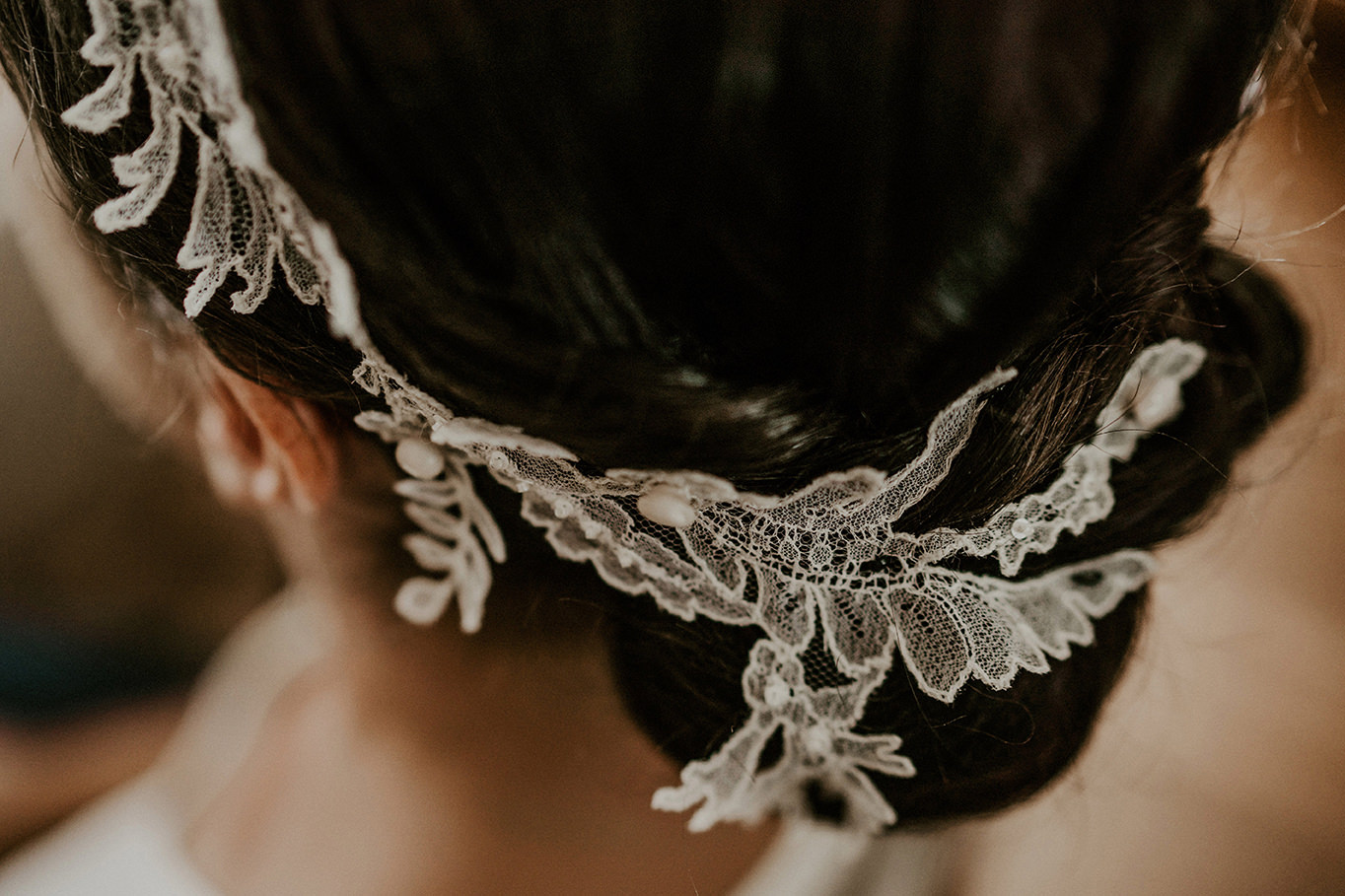 details coiffure mariee dentelle