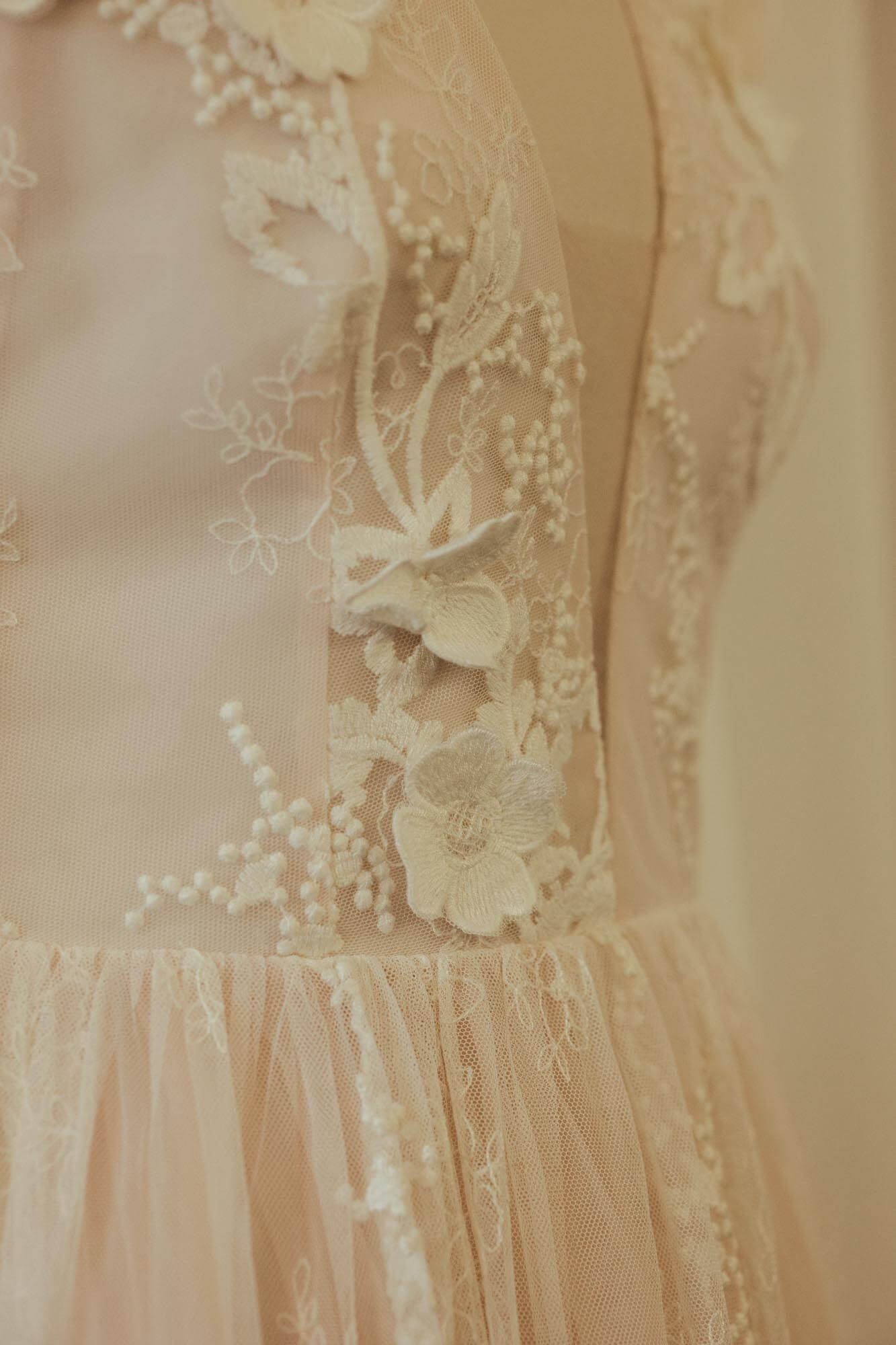 salon du mariage nantais alternatif robe de mariee dentelle blanc sur mesure