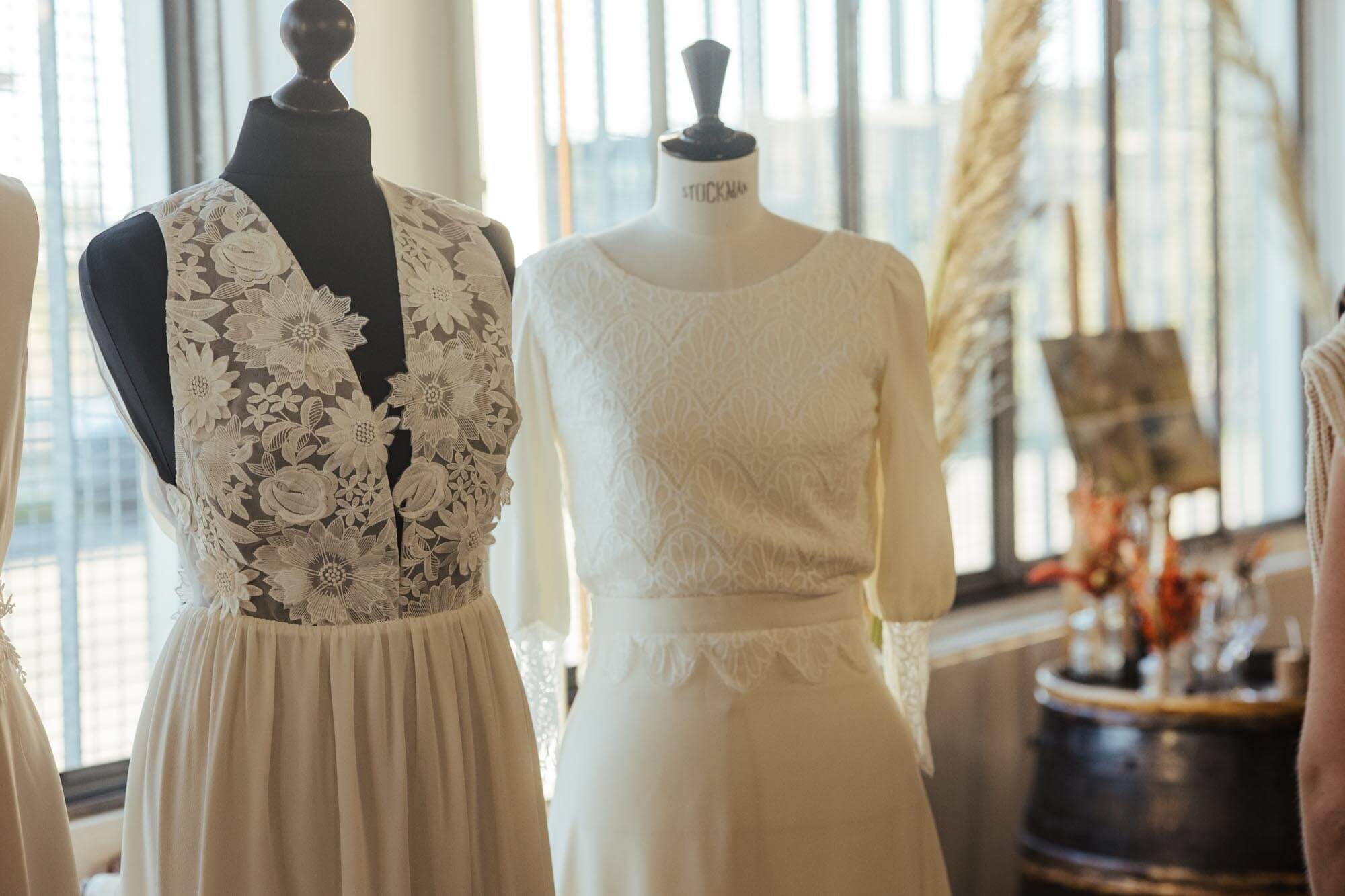 salon du mariage moderne pays de la loire robe de mariee dentelle sur mesure