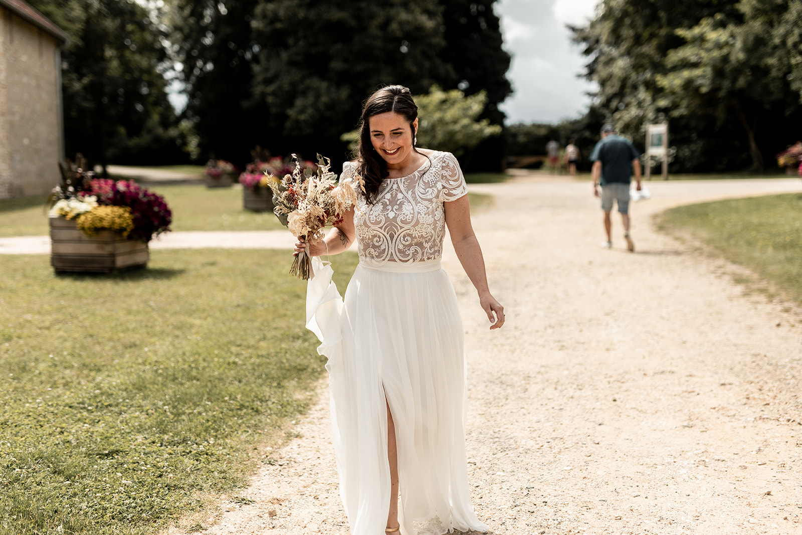 robe de mariee dentelle bouquet echologia mayenne mariage naturel