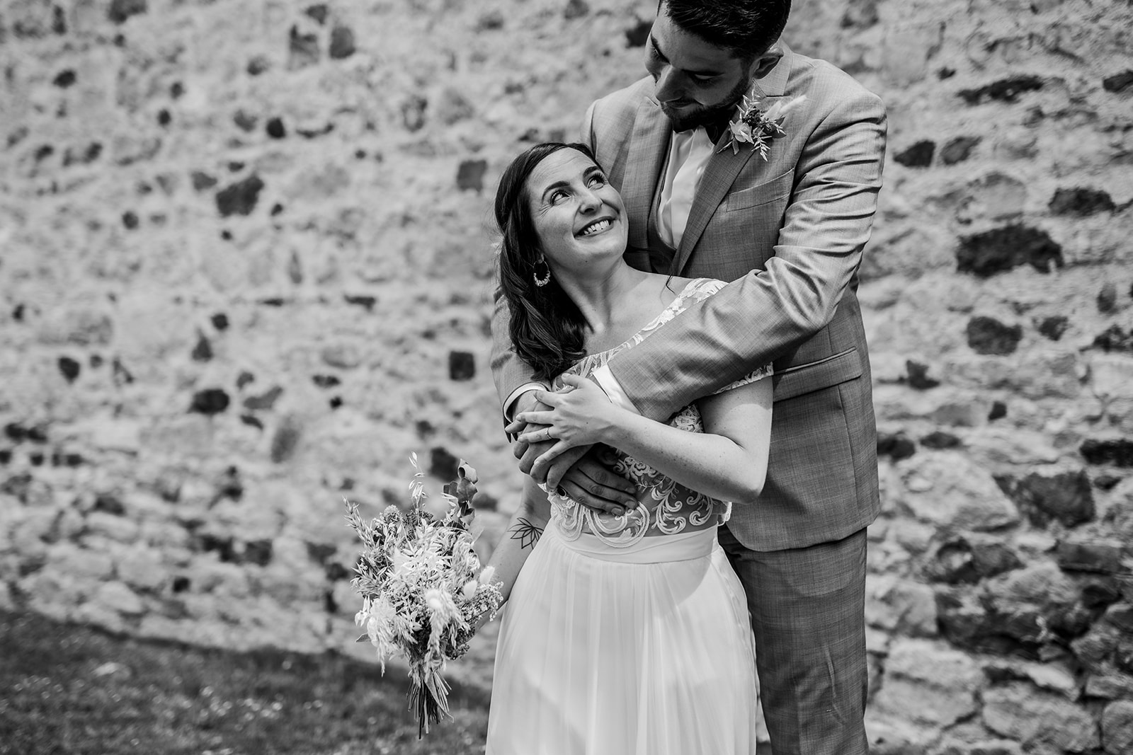 bouquet robe de mariee costume sur mesure mariage naturel mayenne echologia