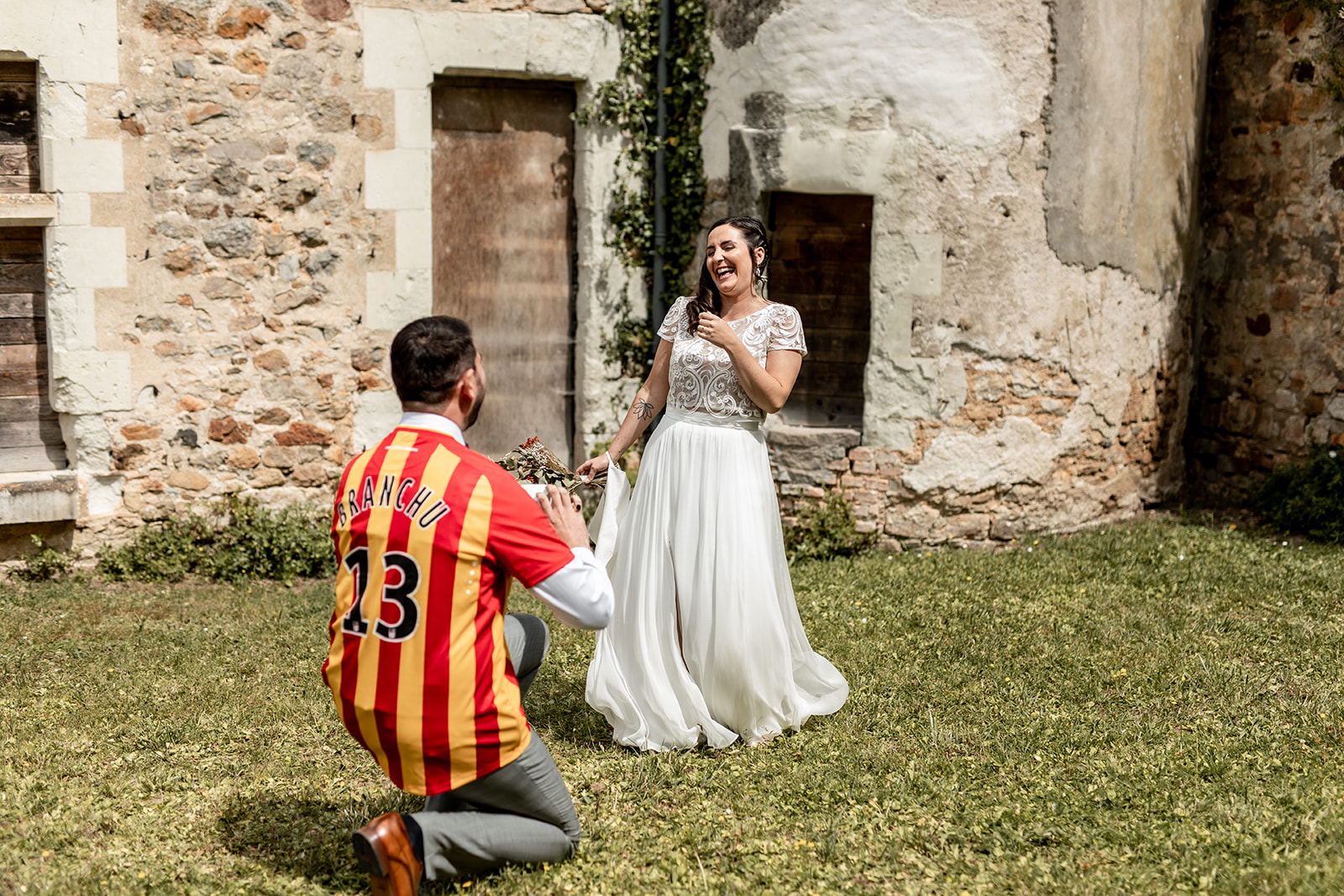 demande en mariage originale burger hamburger maillot de foot robe de mariee bouquet mayenne echologia mariage naturel