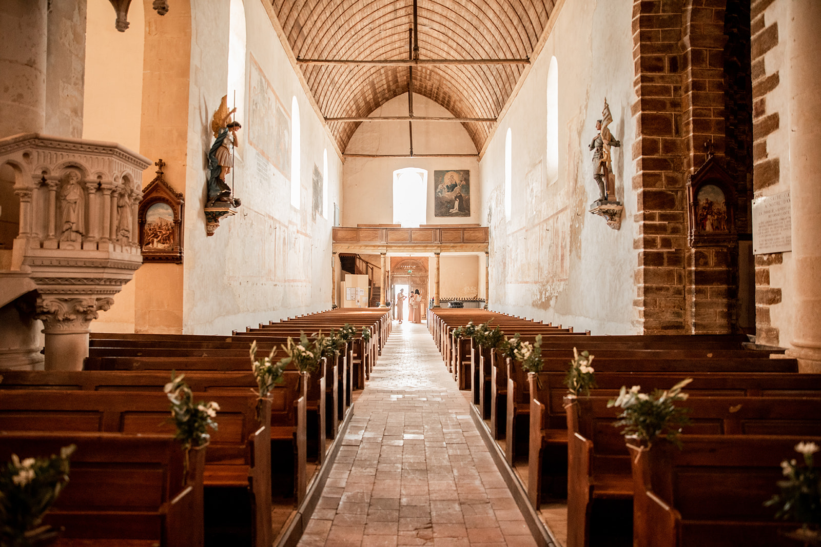 eglise bouquet d'allee ceremonie religieuse mariage naturel echologia mayenne