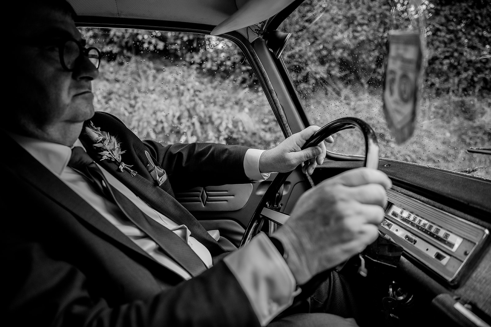 location de véhicule ancien voiture vintage mariage naturel mayenne