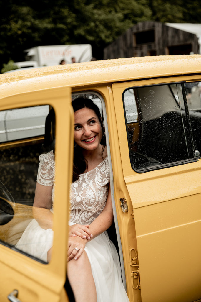 location vehicule ancien voiture vintage robe de mariee dentelle mayenne mariage naturel ehcologia