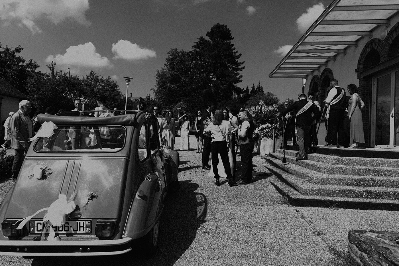 mariage boheme chic civil laique location de vehicule anvien voiture vintage 2cv bretagne rennes