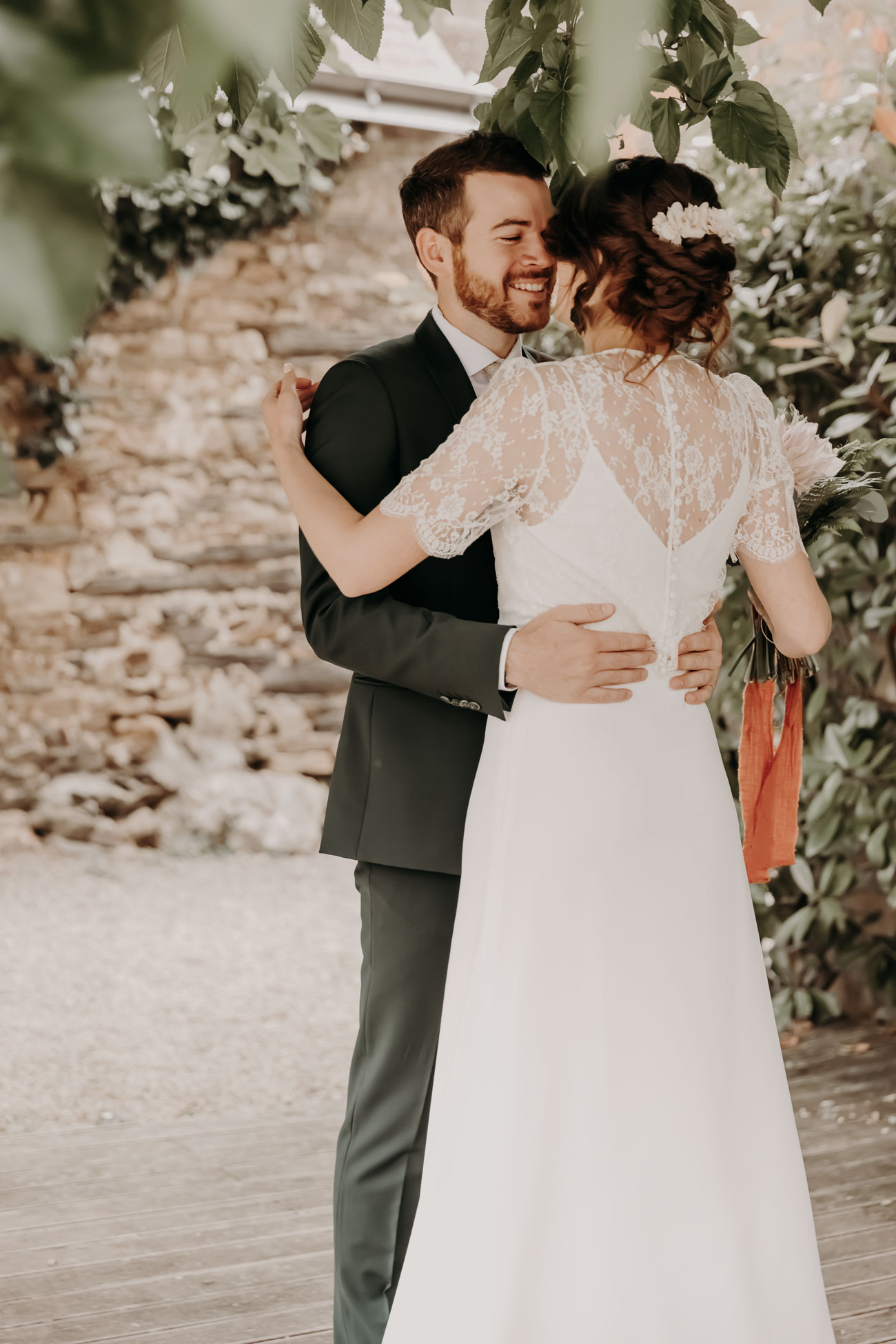 etreinte maries mariage boheme gypsy nantes