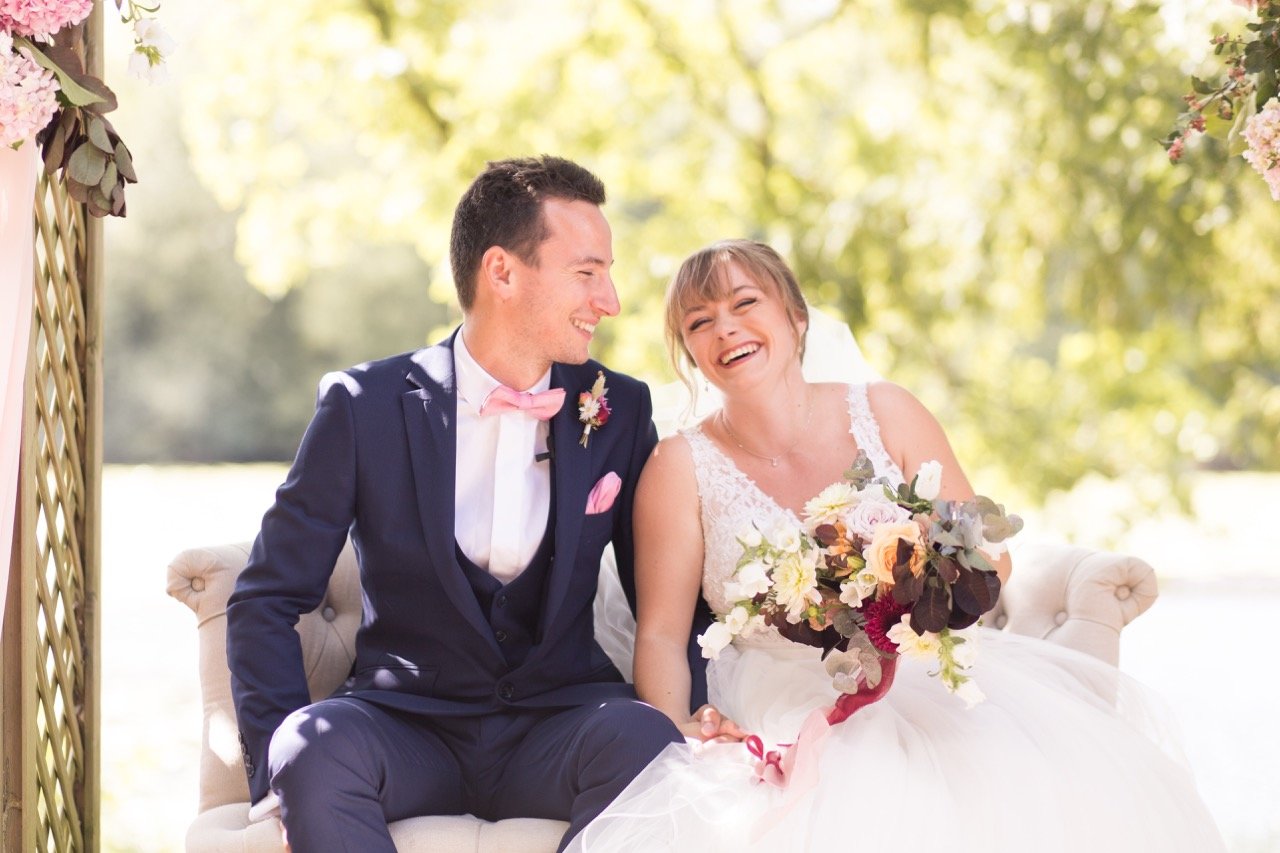 costume sur mesure robe de mariee bouquet de fleurs ceremonie laique noeud papillon loire atlantique chateau du pordor