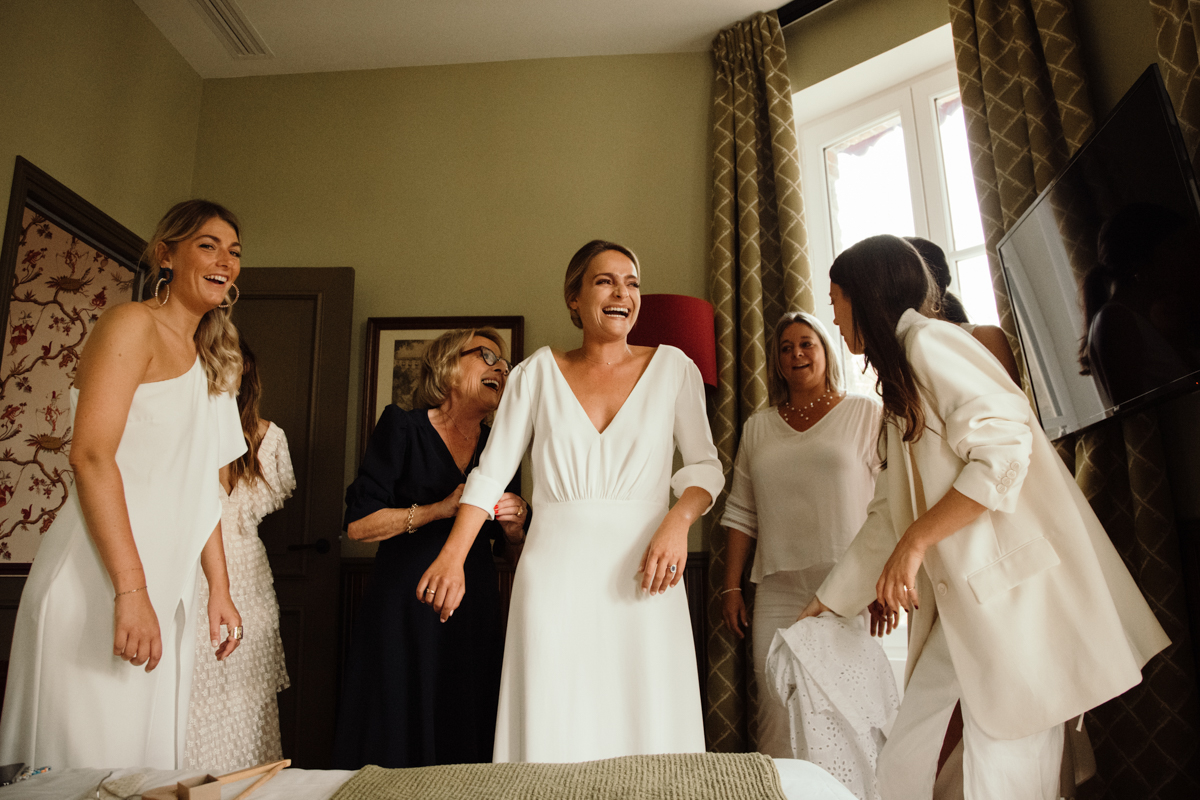 mariage chic elegant preparatifs habillage robe de mariee demoiselles dhonneur en blanc la baule la turballe