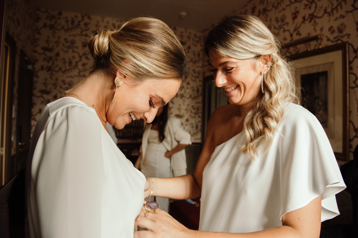preparatifs habillage robe de mariee demoiselles d'honneur mariage elegant chic la baule la turballe