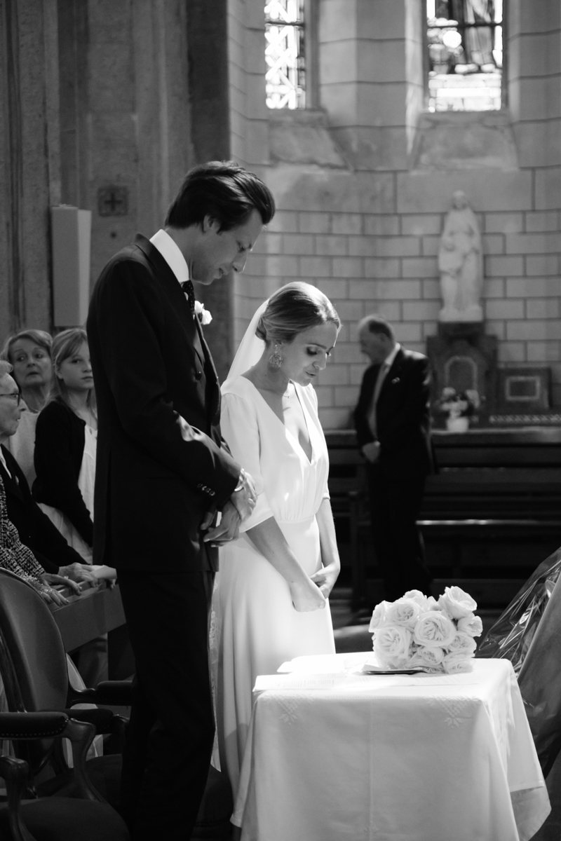 ceremonie religieuse voile robe de mariee costume sur mesure eglise bouquet de fleurs la baule la turballe