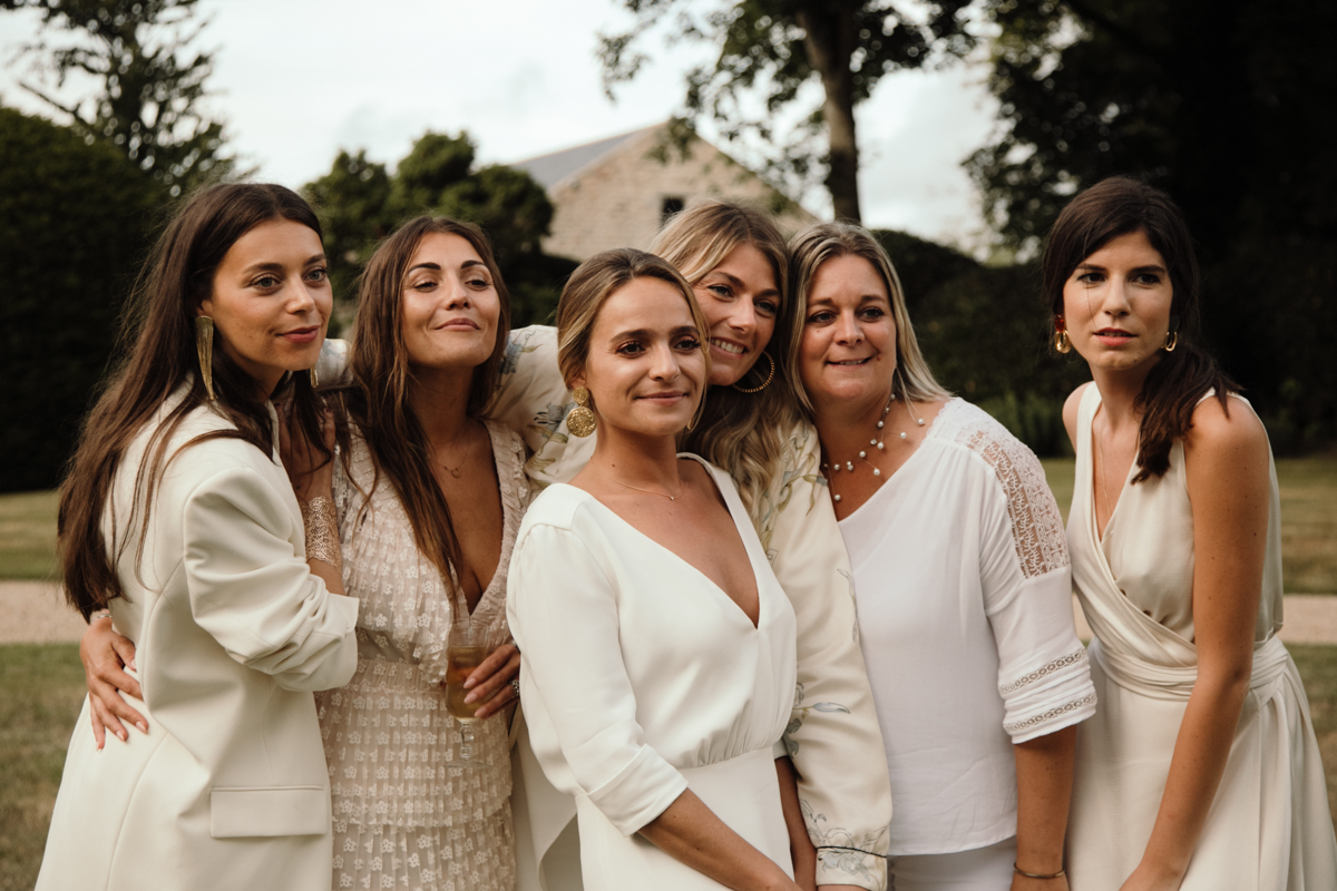 demoiselles dhonneur en blanc robe de mariee sur mesure mariage chic elegant la baule