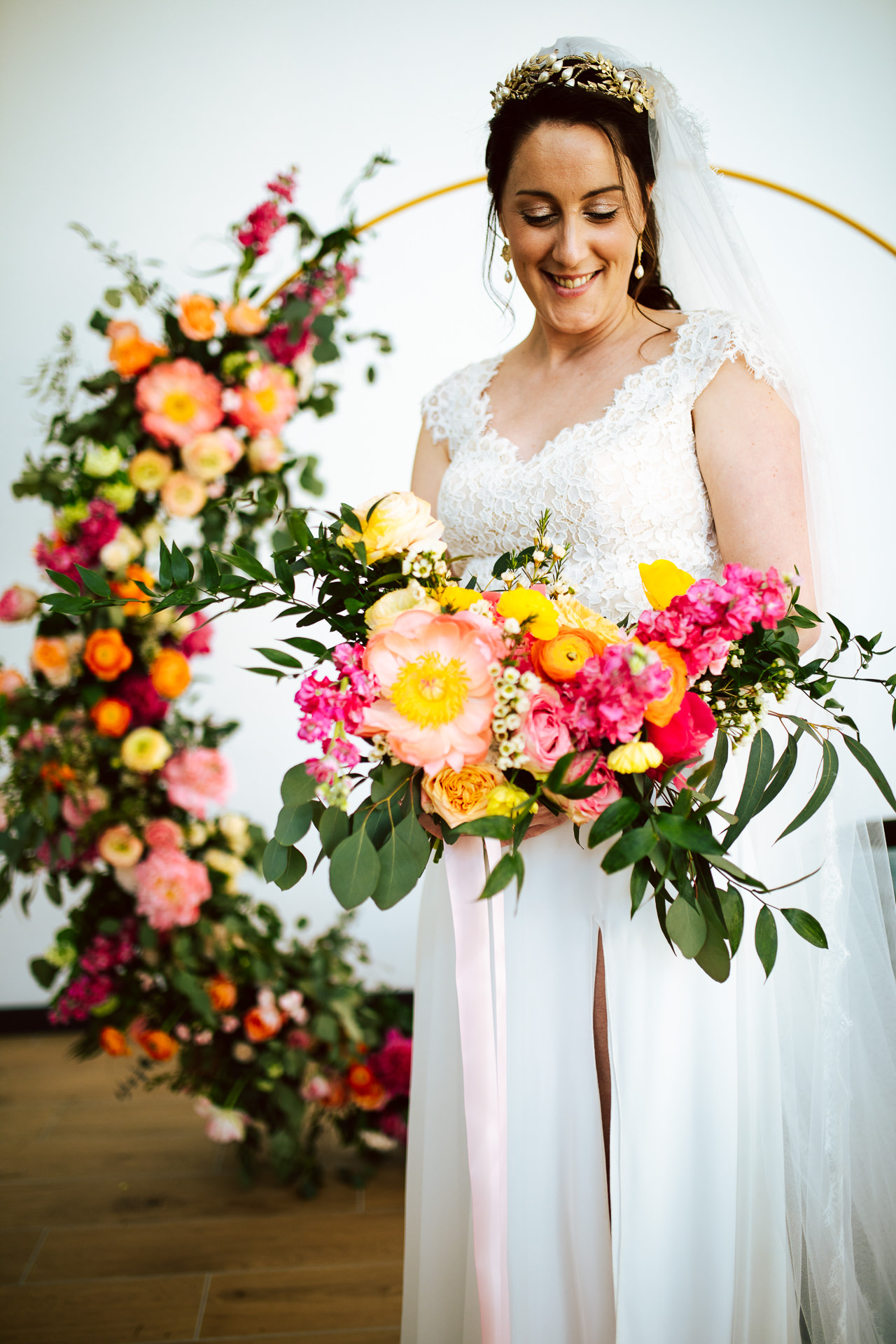 shooting dinspiration vintage colore agrumes fleurs bouquet arche floral bridgerton