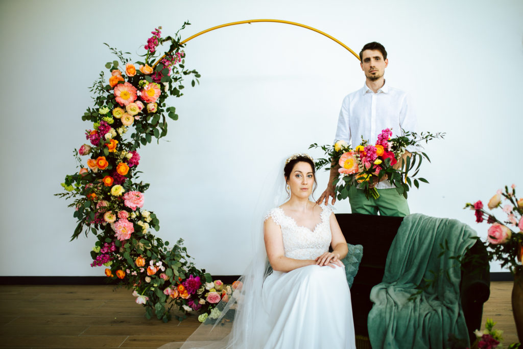 arche floral decoration shooting dinspiration mariage vintage colore bridgerton rennes bouquet