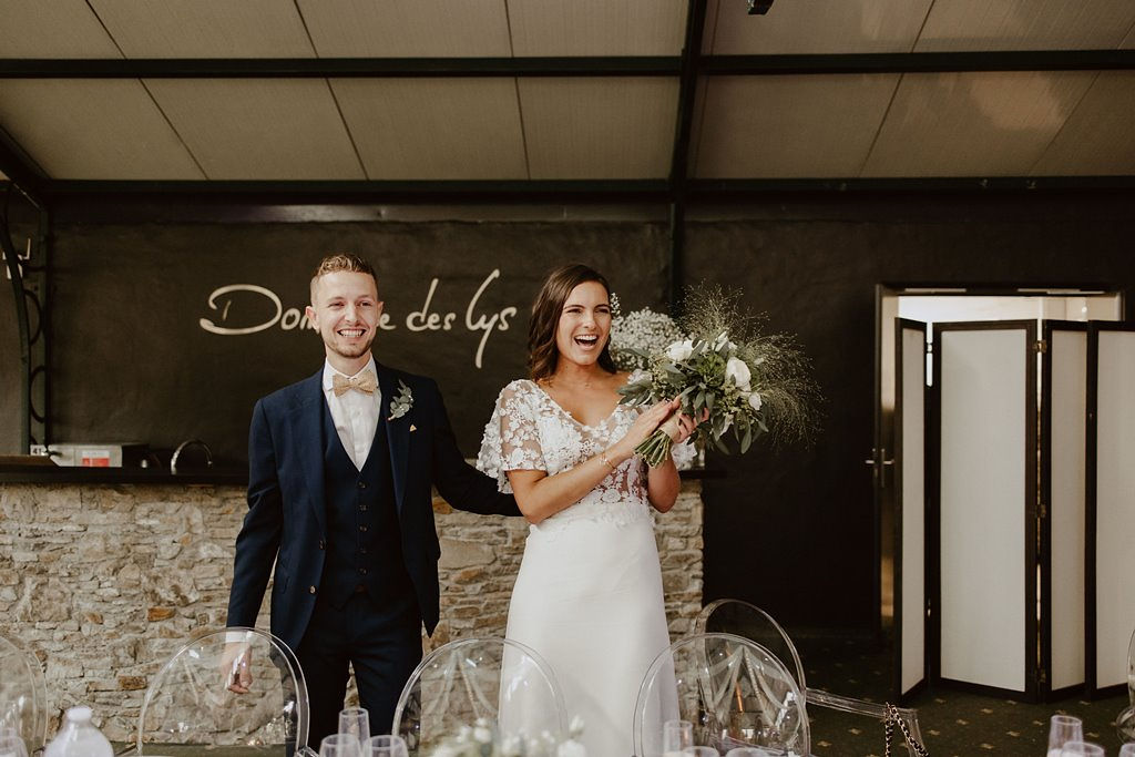 domaine des lys loire atlantique lieu de reception robe de mariee dentelle bouquet de fleurs costume noeud papillon