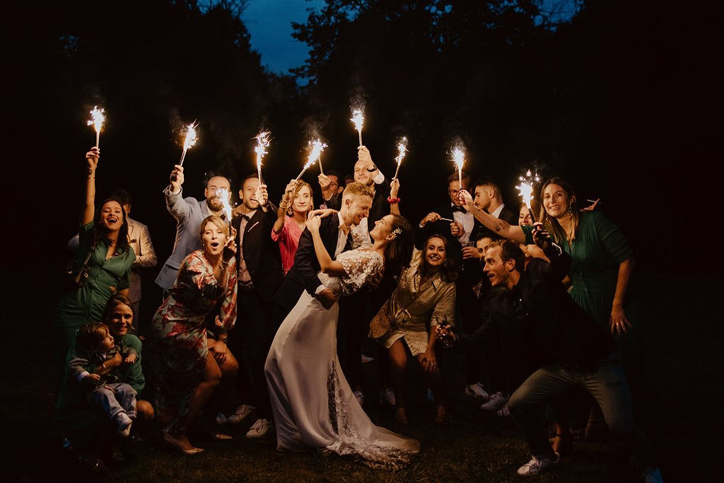 mariage vegetal loire atlantique domaine des lys photo de groupe feu d'artifice