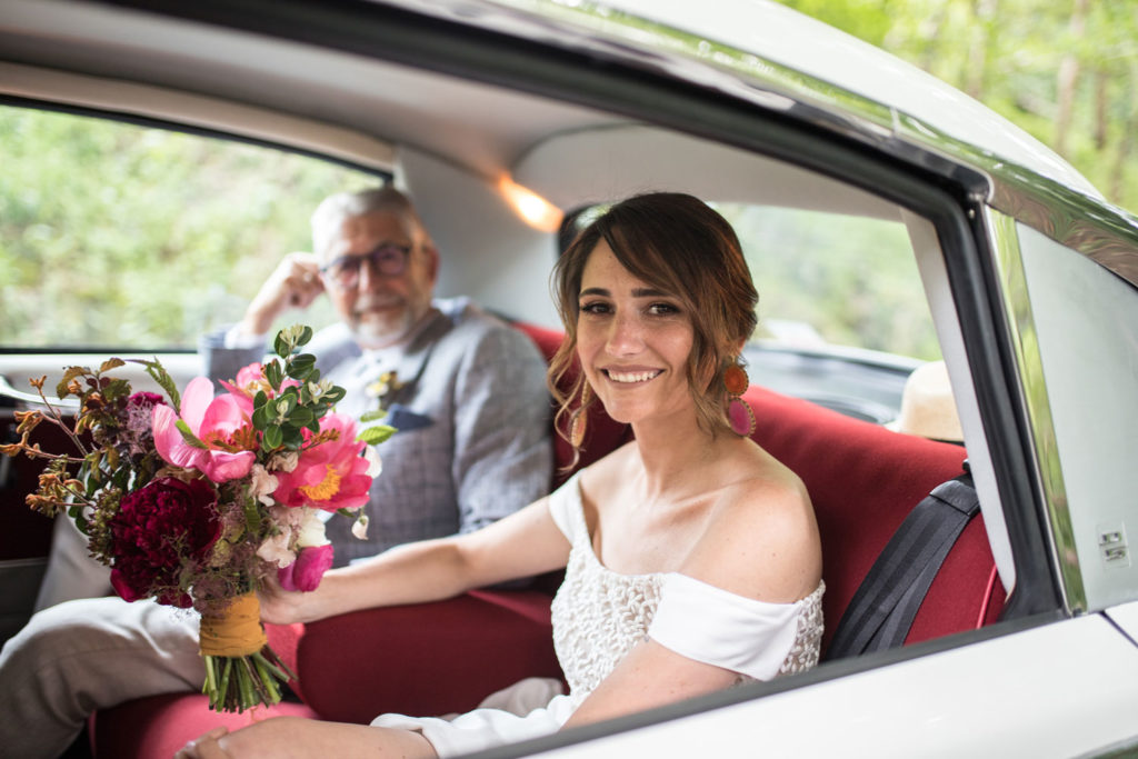 mariage colore gypsy maine et loire location de voiture vintage vehicule ancien bouquet de fleurs fleuriste