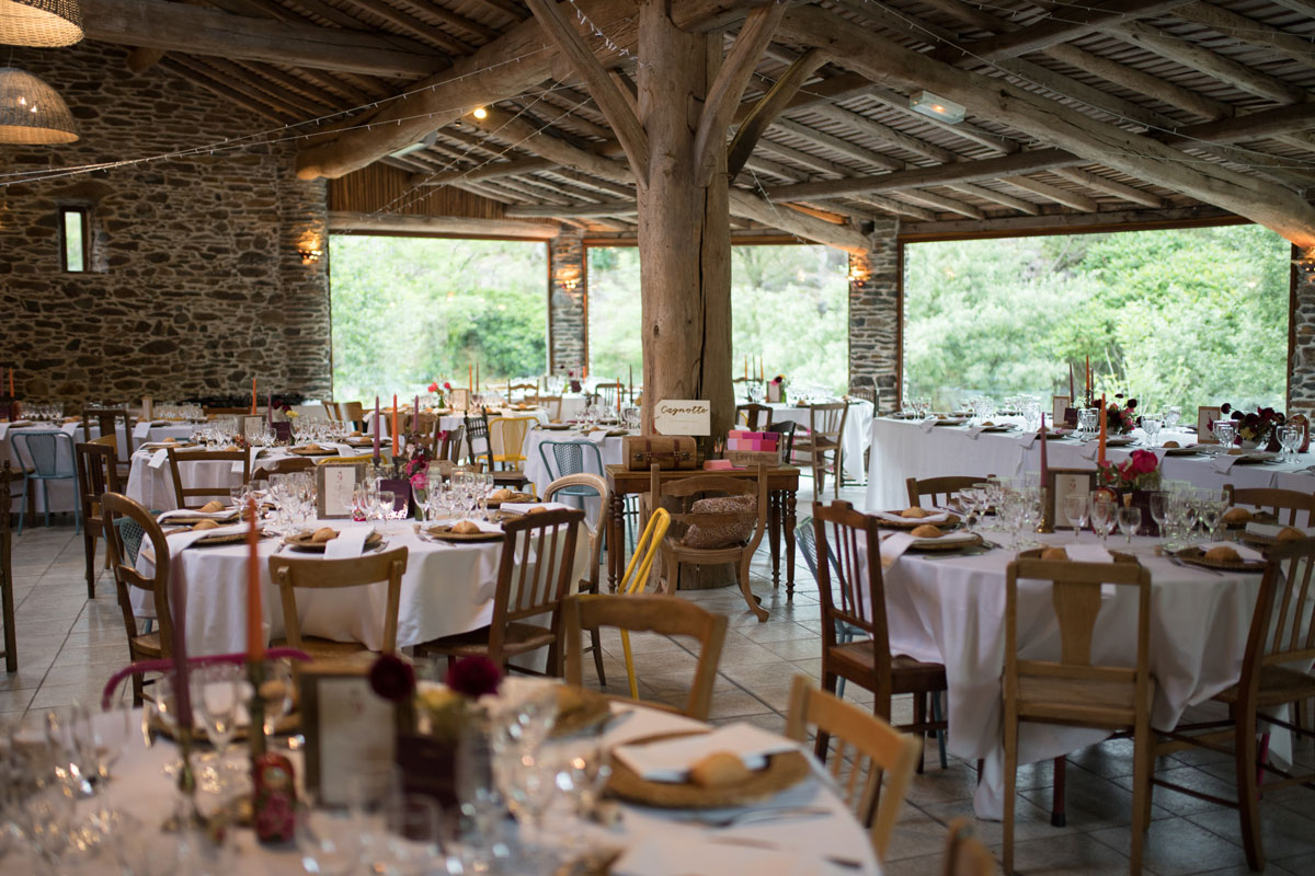 mariage colore gypsy lieu de reception domaine du moulin neuf decoration decoratrice fleuriste chaises vintage location maine et loire pays de la loire