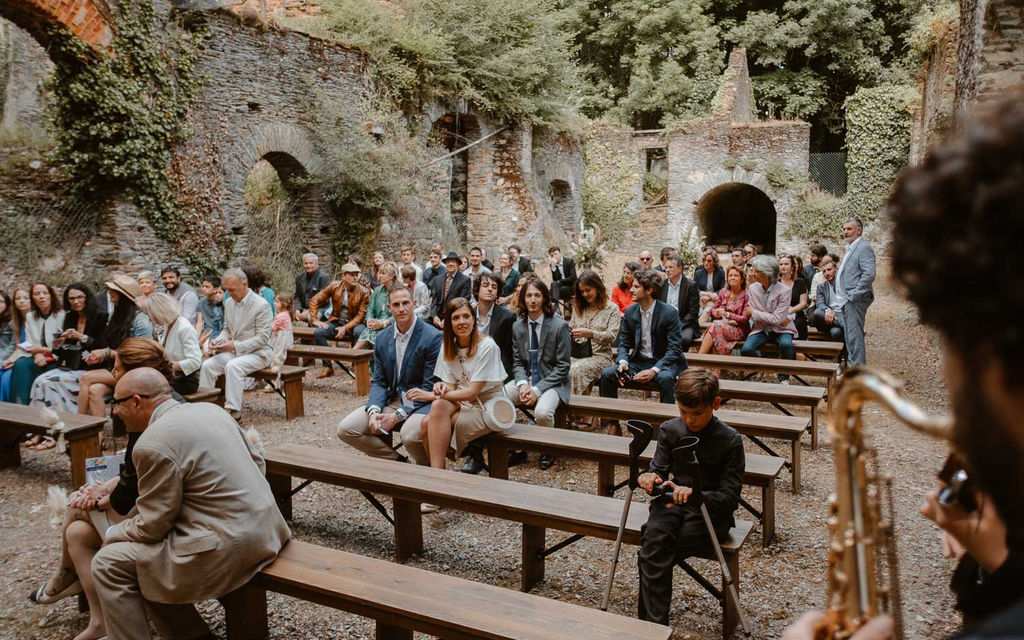 mariage boheme chic ceremonie laique lieu de reception industriel ancien manoir de la jahotiere musiciens groupe de musique