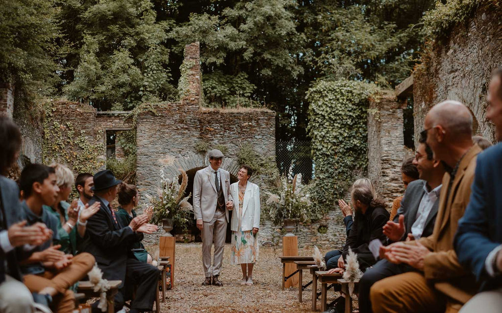 mariage boheme chic ceremonie laique manoir de la jahotiere loire atlantique officiante