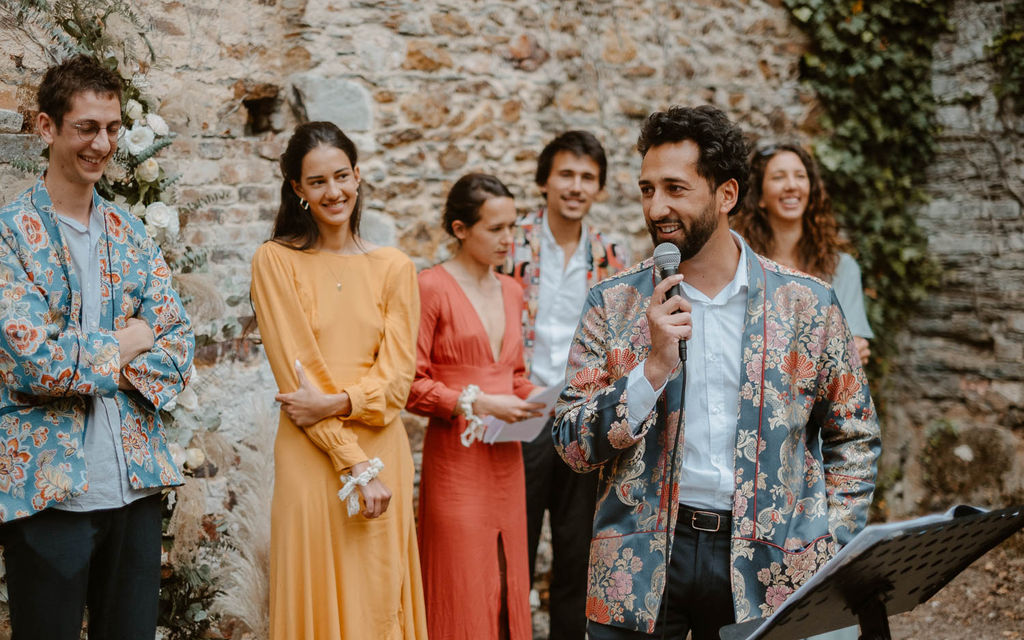 mariage boheme chic discours idee tenue dinvites veste de costume sur mesure ceremonie laique officiante loire atlantique