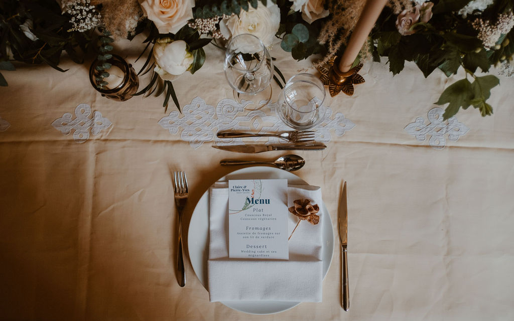 mariage boheme chic menu papeterie vaisselle decoration de table decoratrice fleurs fleuriste loire atlantique