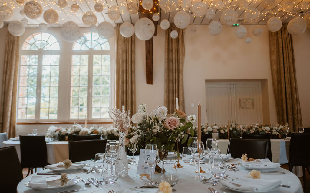 mariage boheme chic decoration decoratrice centre de table fleurs fleuriste location de vaisselle loire atlantique manoir de la jahotiere