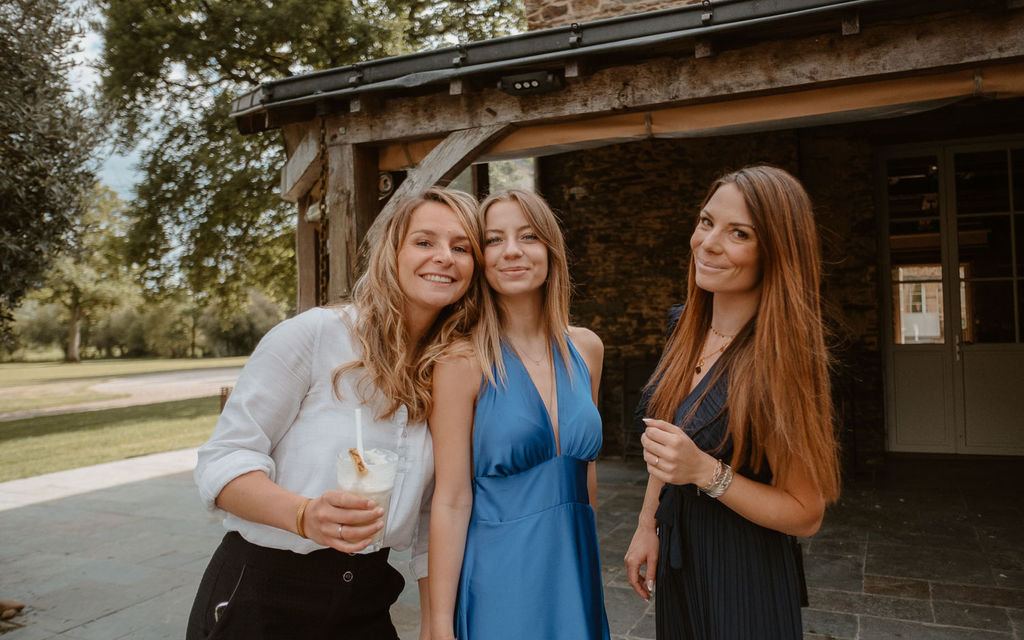 mariage boheme chic idee tenue dinvitees bar a cocktails lieu de recpetion manoir de la jahotiere loire atlantique
