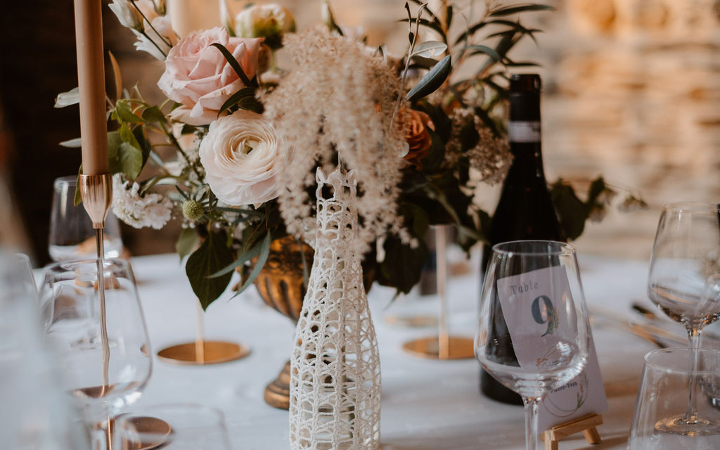mariage boheme chic decoration en dentelle decoratrice bouquet de fleurs fleuriste loire atlantique centre de table