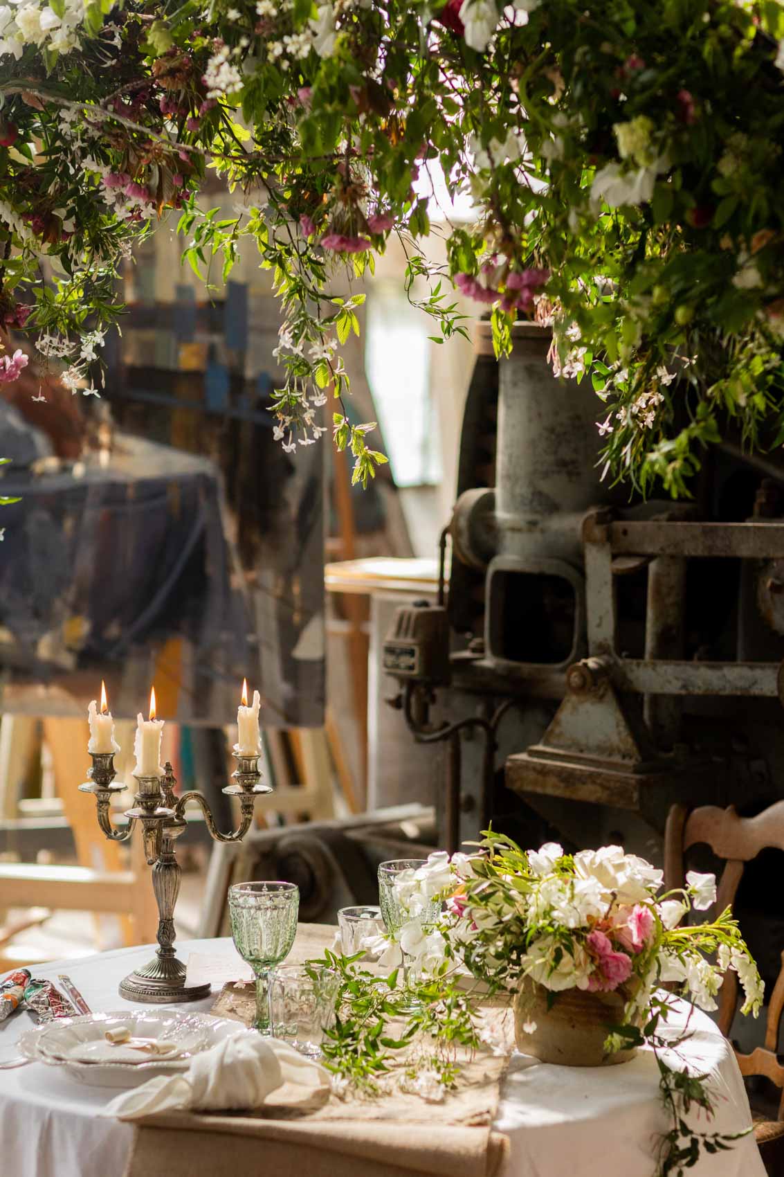 shooting dinspiration peintre et sa muse decoration florale fleuriste location de vaisselle vintage wedding designer wedding planner photographe videaste angers