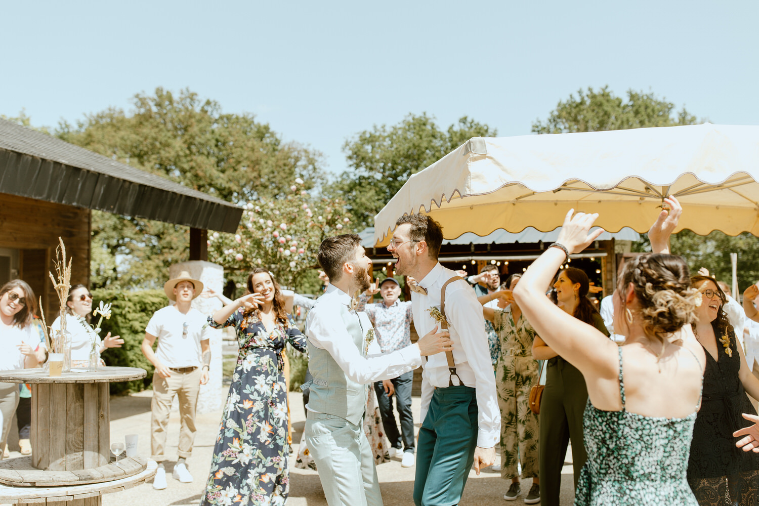 mariage champetre ecoresponsable buffet local bio traiteur vegetal ambiance musicale musiciens dj loire atlantique