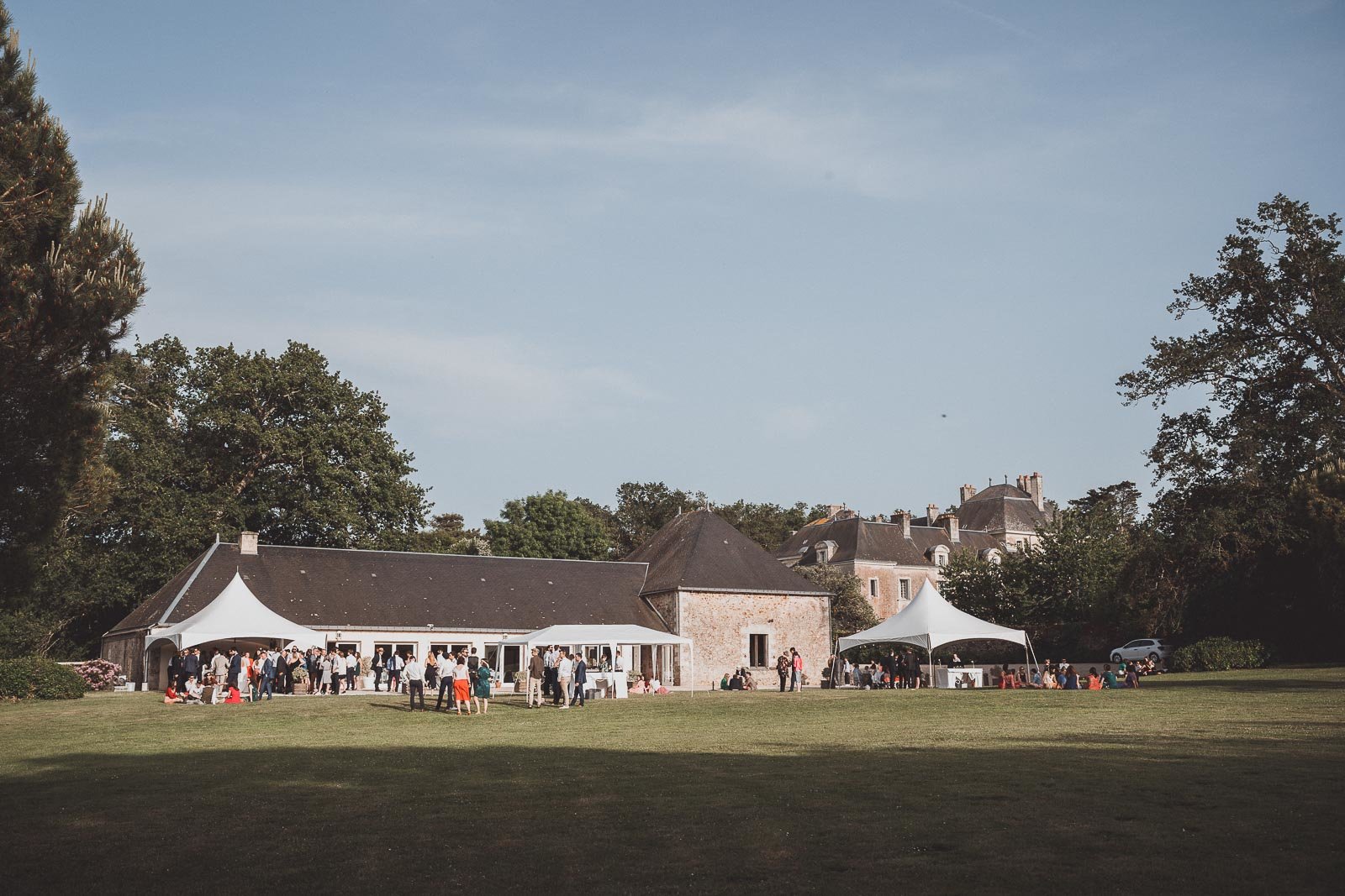 mariage colore chateau de la rousseliere vin dhonneur traiteur location de tente buffet loire atlantique