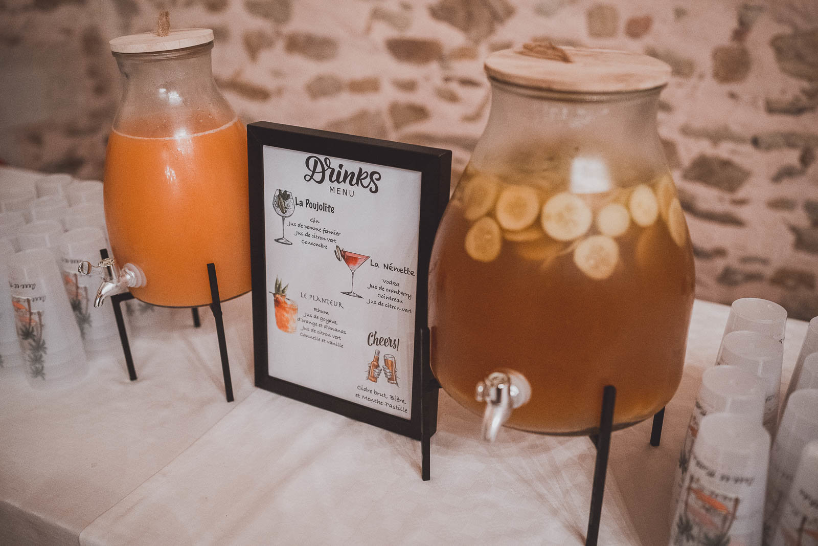 mariage colore bar a cocktails bonbonnes a boisson decoration wedding designer traiteur loire atlantique