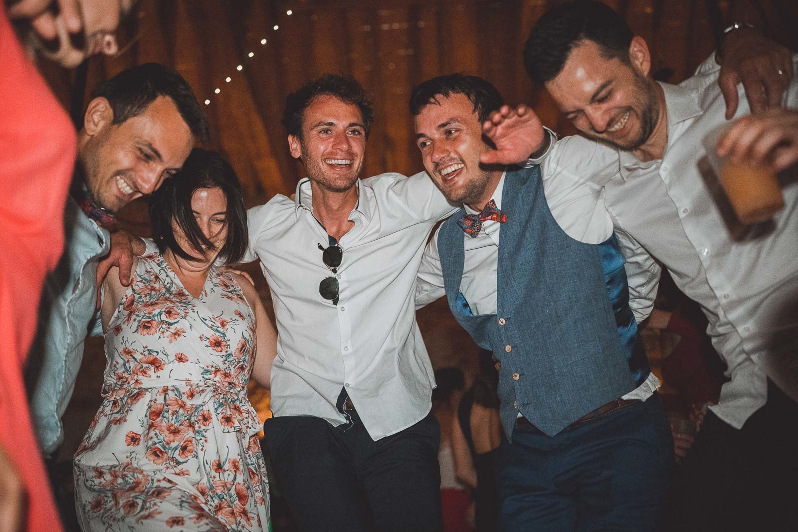 mariage colore chateau de la rousseliere lieu de recpetion soiree dj ambiance musicale musiciens loire atlantique