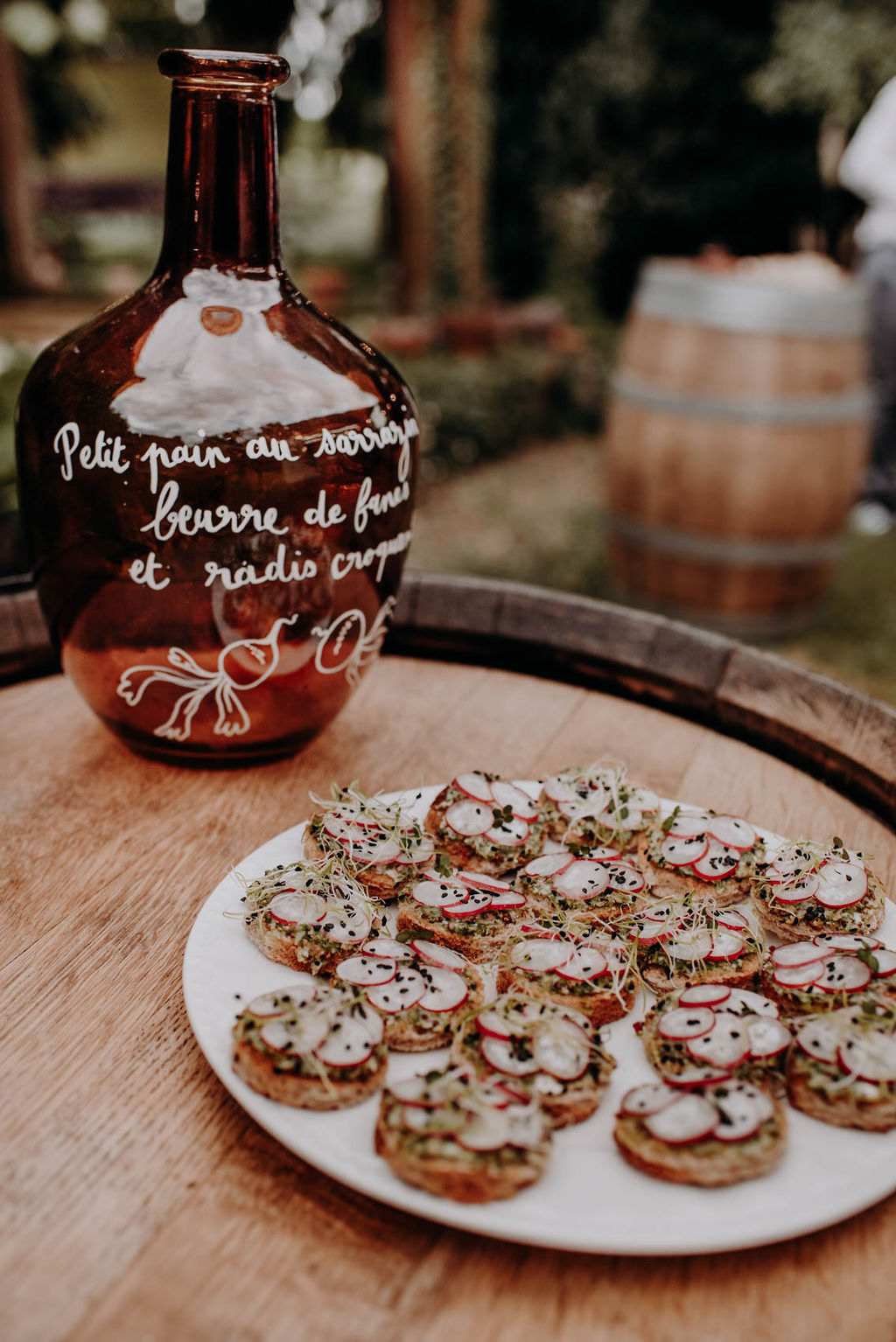 shooting dinspiration mariage ecoresponsable minimalisme slow wedding pays de la loire traiteur vegetal local buffet