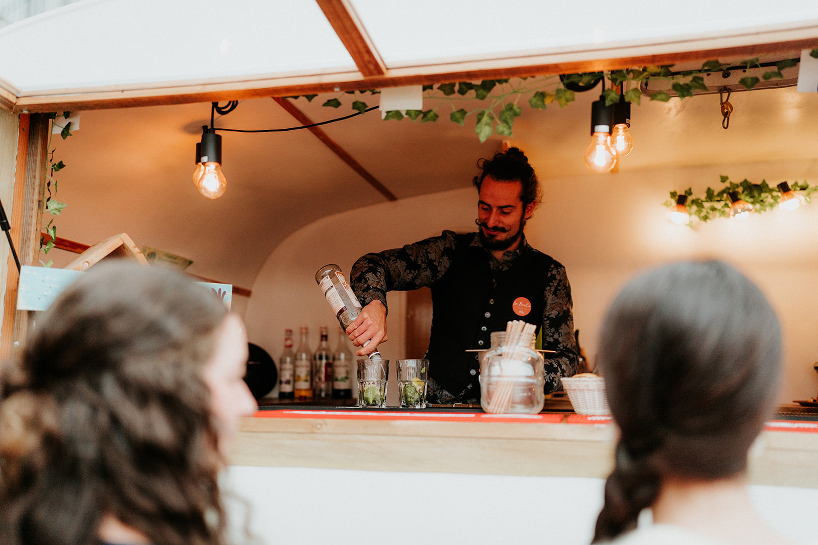 salon du mariage alternatif la barca caravane bar mobile cosy vintage loire atlantique bar a cocktail ambulant