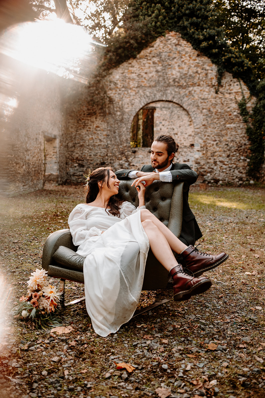 mariage d automne tenue de mariee robe de mariee bouquet